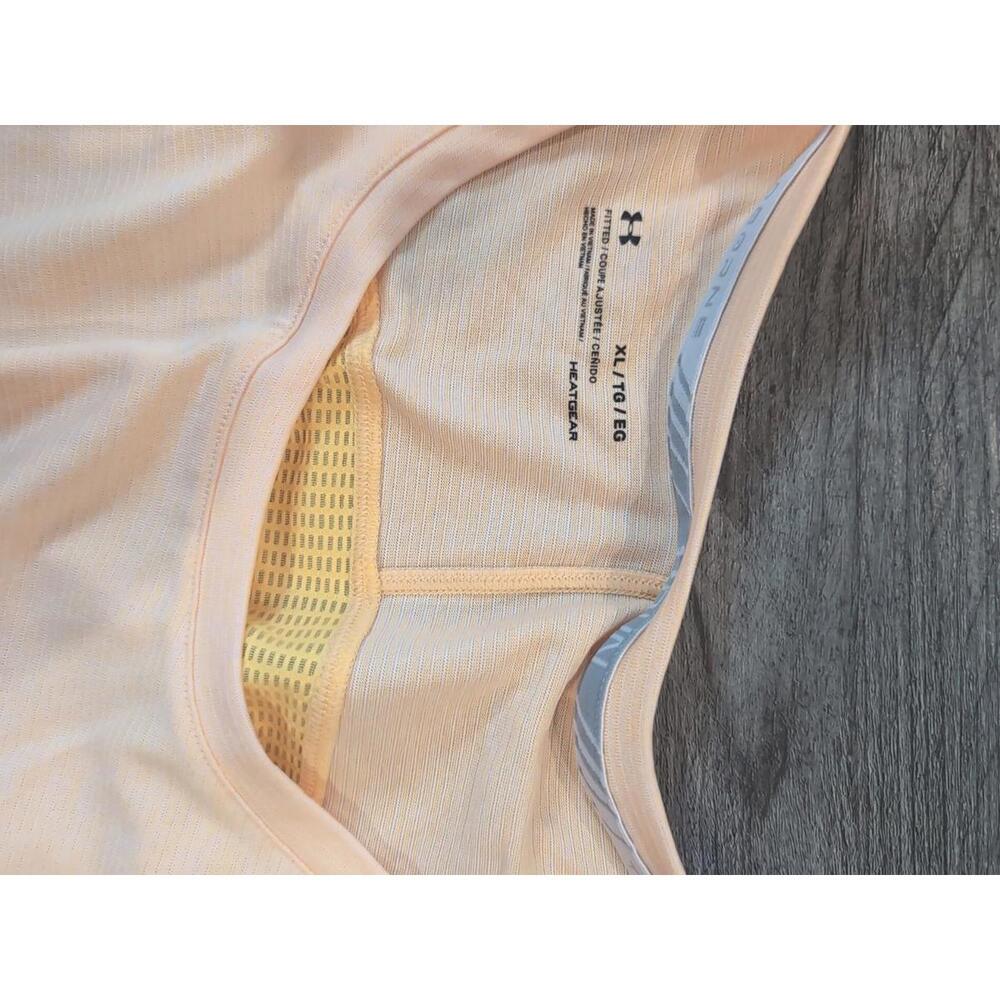 Underarmour Woman's Heat Gear Fitted XL Shirt - Picture 4 of 5